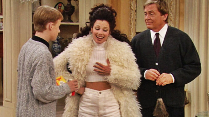 "Fran Drescher, 67, Stuns in Daring Bustier Gown at 2025 Golden Globes: A Chic Nod to 'The Nanny'"