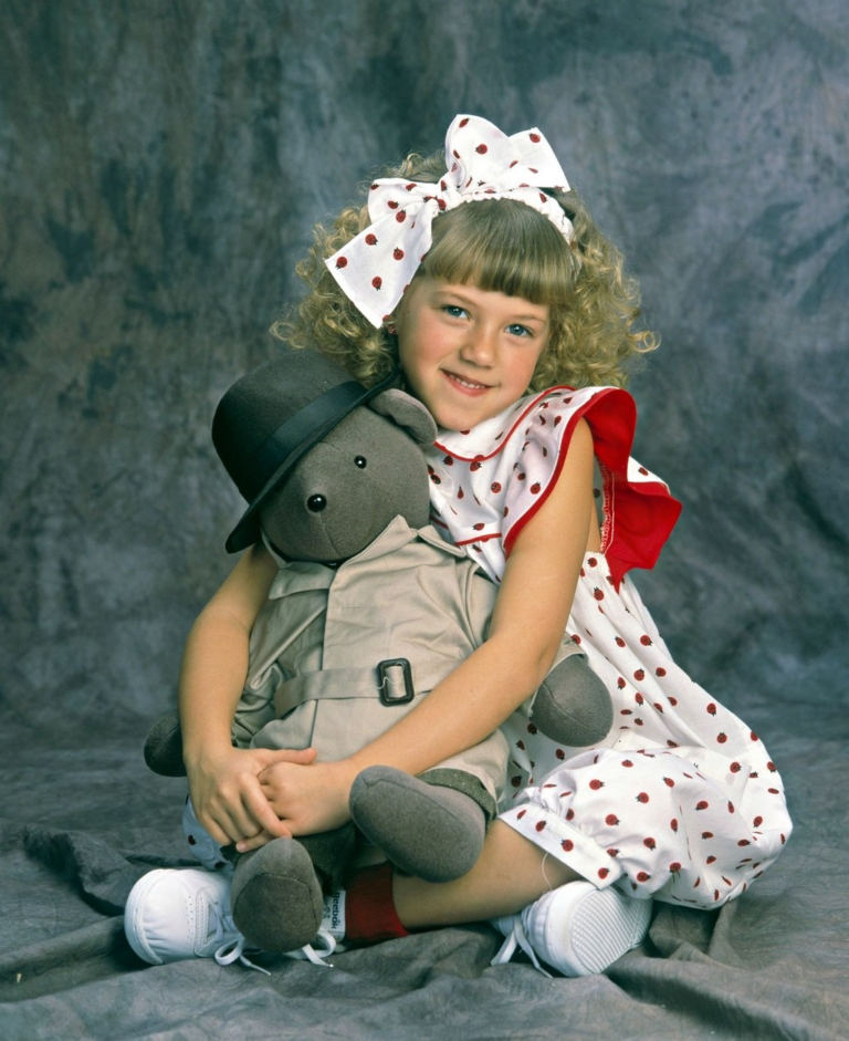 Where Is the Original Mr. Bear Now? ‘Full House”s Jodie Sweetin Knows(00)