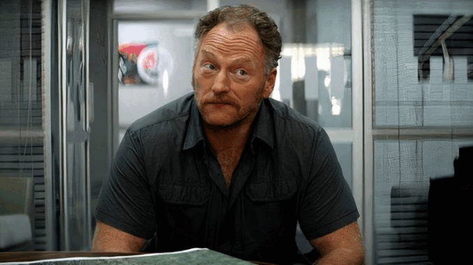 mac-brandt-as-ross-curtis-in-sea
