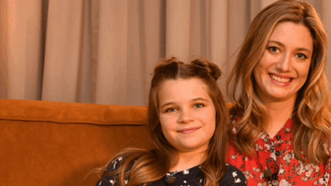 33059200-raegan-revord-und-zoe-p