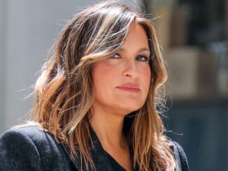 Mariska Hargitay Is Next Level Gorgeous in Ronnie Milsap & Taylor Swift's Music Videos