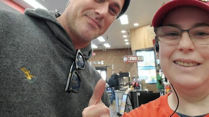 Very-friendly-Taylor-Kinney-gives-Sheetz-employee-neat-experience-of-a-chat-selfie-during-holidays-2025-07-02T084013.569Z.jpg Very friendly Taylor Kinney gives Sheetz employee neat experience of a chat, selfie during holidays