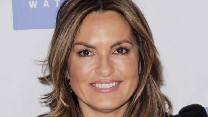 Mariska-Hargitay-Listens-to-This-Powerful-Kelly-Clarkson-Cover-to-Prep-for-SVU-2025-08-25T083816.295Z.jpg Mariska Hargitay Listens to This Powerful Kelly Clarkson Cover to Prep for SVU