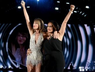Mariska Hargitay's Hairstyle Is So Chic in This Photo of Her Hugging Taylor Swift