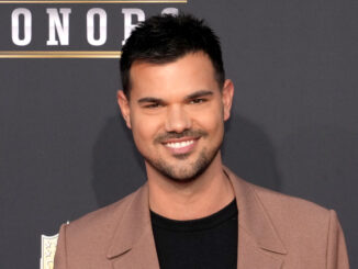 Taylor Lautner and Wife Tay Watch The Summer I Turned Pretty , But They're Rooting for Different Brothers (Exclusive)