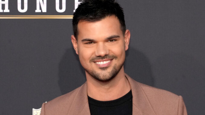 Taylor Lautner returns in new Werewolf Hunter series