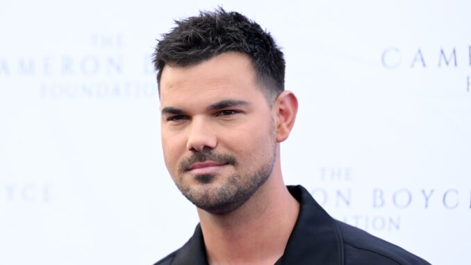 Twilight-star-Taylor-Lautner-spotted-during-Idaho-vacation-2025-08-26T092622.457Z.jpg Twilight star Taylor Lautner spotted during Idaho vacation