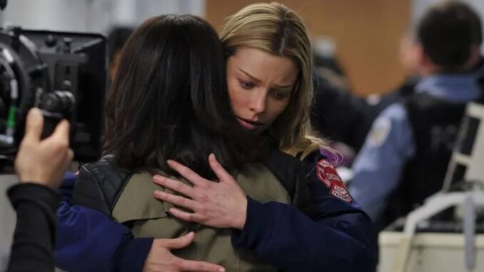 leslie-hugging-gabby-on-chicago