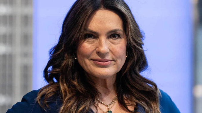 Law and Order SVU Fans Have No Words for Mariska Hargitay's Emmys Red Carpet Look md07
