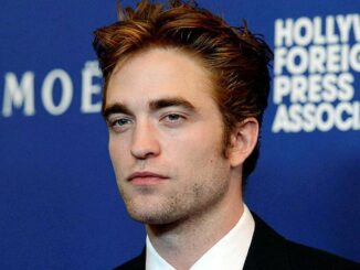 Behind the Bite Peter Facinelli Used On-Set Whisper to Make Robert Pattinson Smile in Carlisle’s Vampire Scene md07