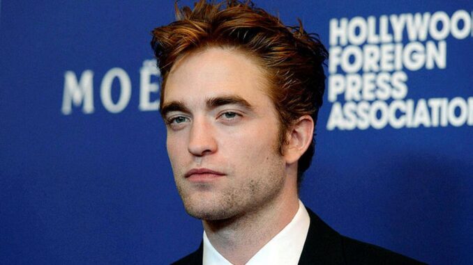 Behind the Bite Peter Facinelli Used On-Set Whisper to Make Robert Pattinson Smile in Carlisle’s Vampire Scene md07