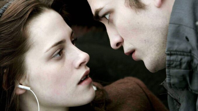 Bella-Edward-Jacob-Return-Twilight-Sagas-5-Night-Re-Release-Dates-for-the-20th-Anniversary-md07-2025-10-11T130205.285Z.jpg Bella, Edward & Jacob Return Twilight Saga’s 5 Night Re Release Dates for the 20th Anniversary md07
