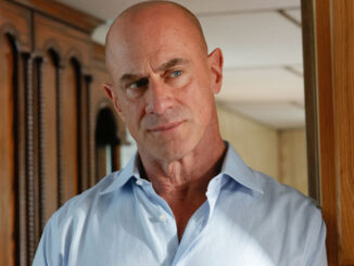 Christopher Meloni Jokes I’m F-ing Trying to Kiss Benson On-Screen, Fans React md07