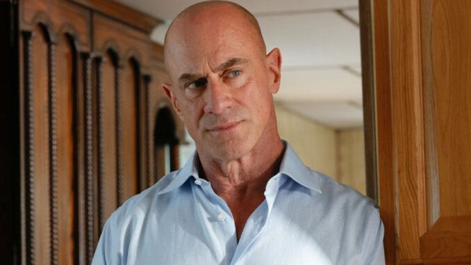 Christopher Meloni Jokes I’m F-ing Trying to Kiss Benson On-Screen, Fans React md07