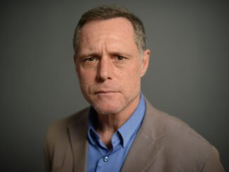 Chicago P.D.’s Jason Beghe Recalls Working Through Season 1 in Extreme Pain md07