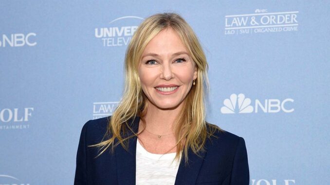 Female Power Shift Giddish on Working Under SVU’s First Female Showrunner md07