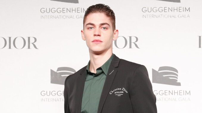 Hero Fiennes-Tiffin honored at GQ Men of the Year 2025, British Gen Z cinema icon md07