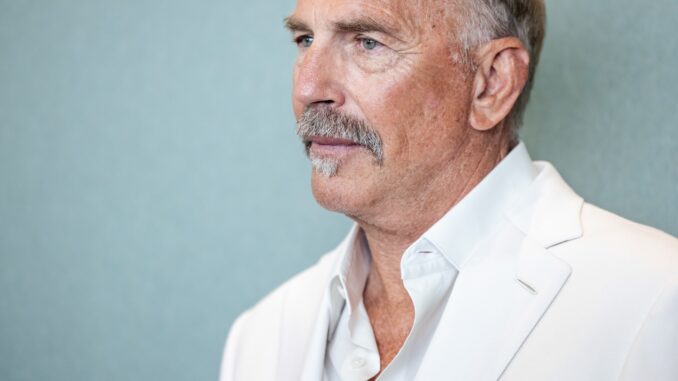 Kevin Costner says he's fighting to keep kids together for holidays as a bachelor post divorce md07