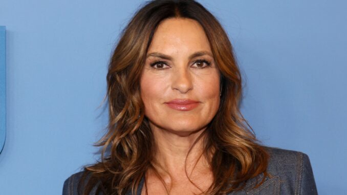 Mariska Hargitay Regrets the Short Pixie Cut That Nearly Cost Her SVU Role md07
