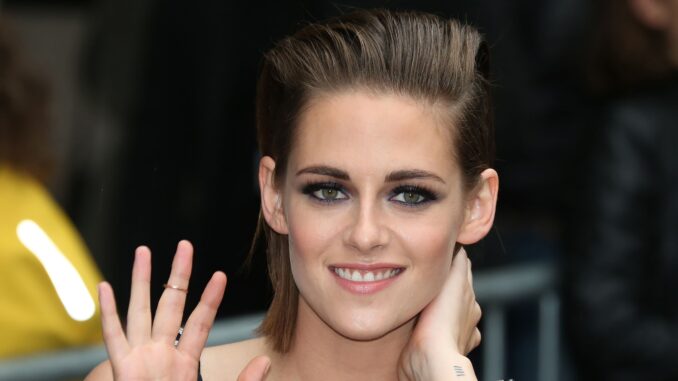 When Kristen Stewart's Hollywood Star Grows Up and Speaks Up for Women Artists md07