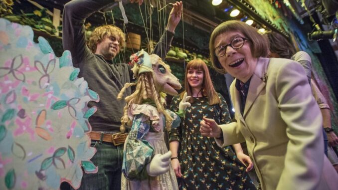 OFFICIAL: "NCIS: Los Angeles" Icon Linda Hunt Dead at 81 – The Final Curtain Falls for Hetty Lange in 2026! md02