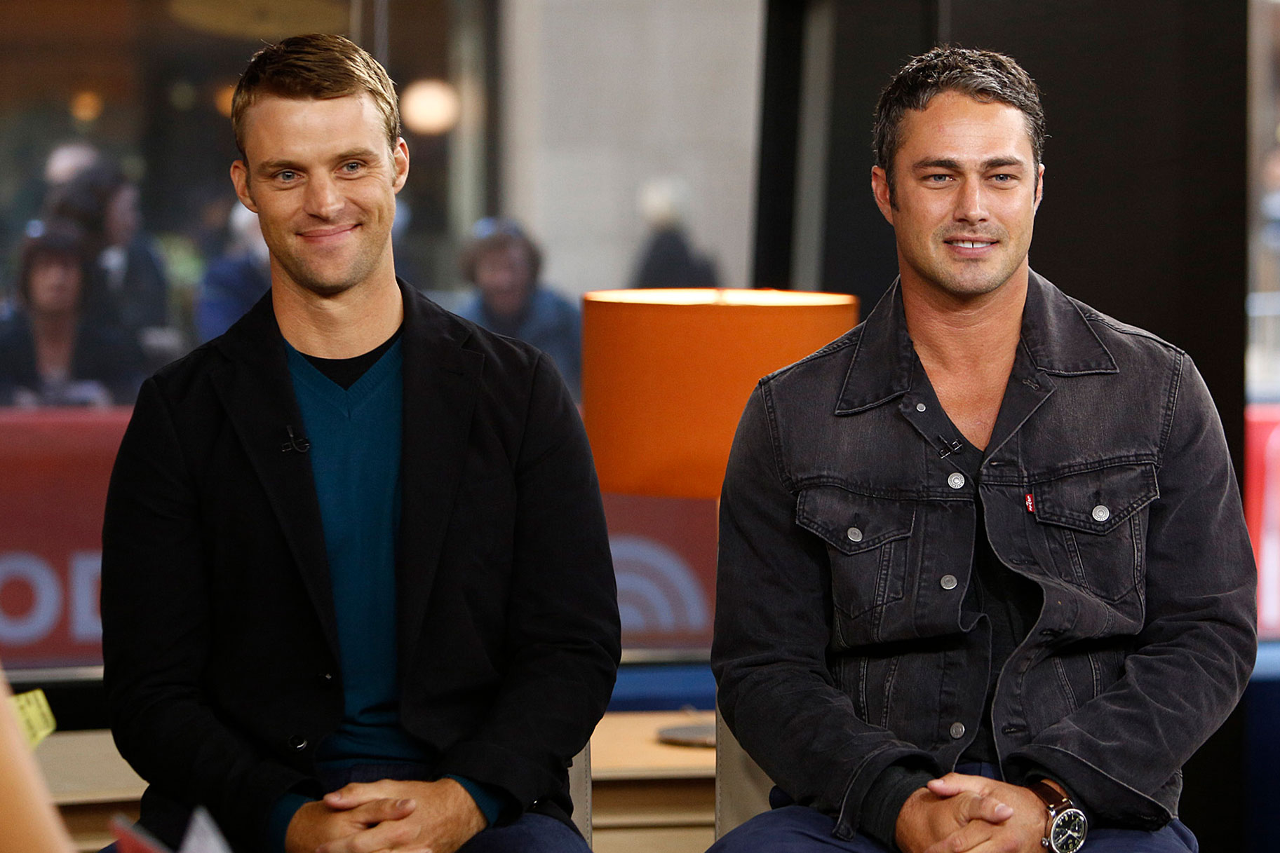 Taylor kinney jesse spencer spit