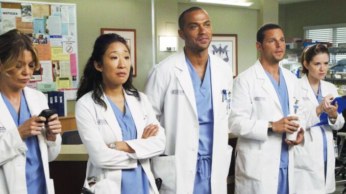 Ellen pompeo as meredith sandra oh as cristina jesse williams as jackson justin chambers as alex and sarah drew as april in grey s anatomy