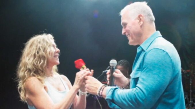 The golden bachelor s mel owens and peg munson on stage